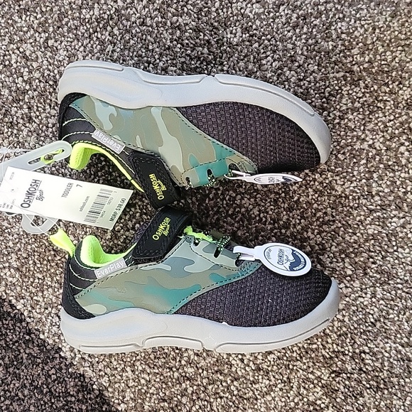 NEW OshKosh Everplay Sneakers - Toddler 7 - Picture 5 of 7